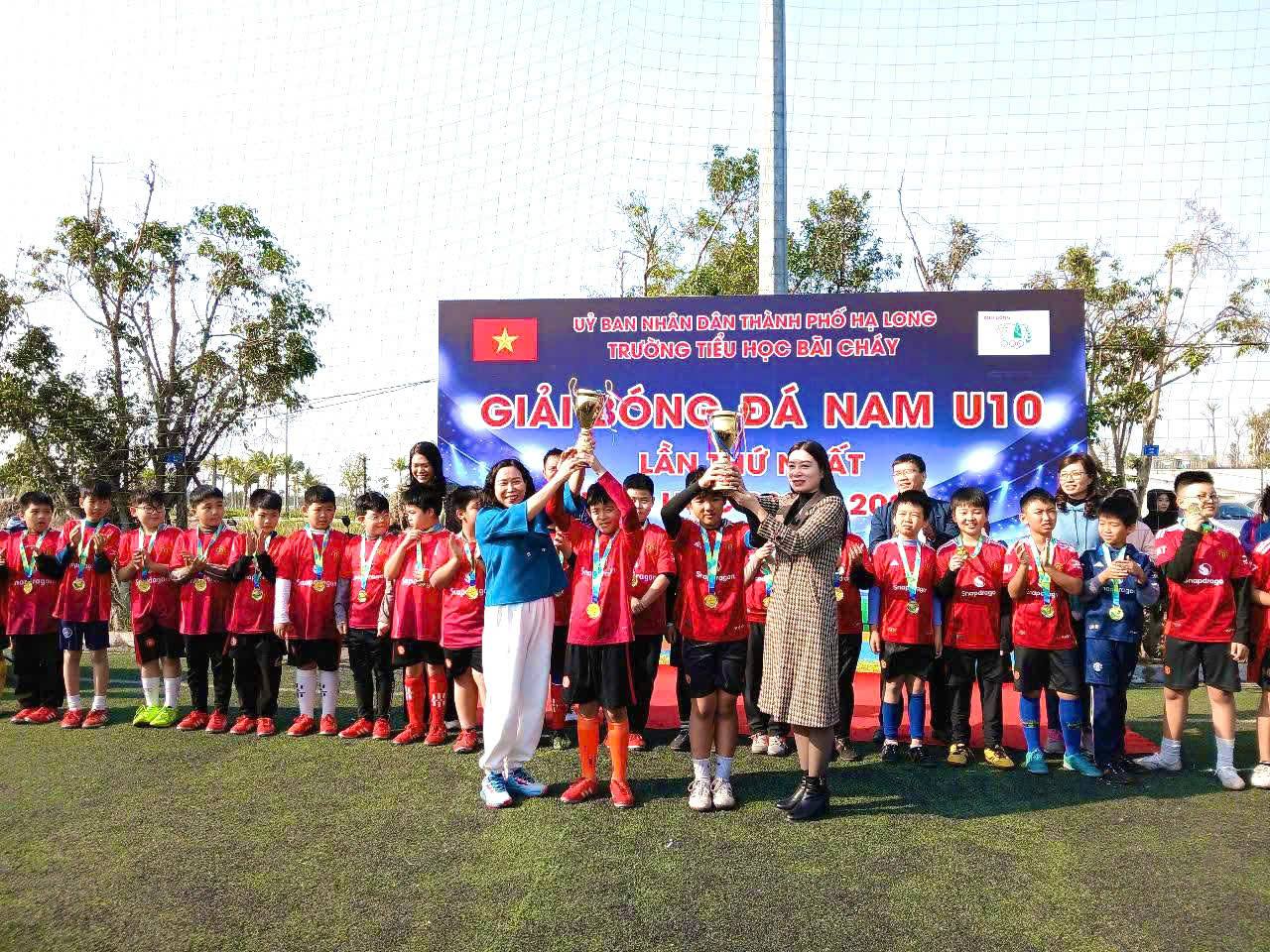 NHỮNG DẤU ẤN KHÓ QUÊN TẠI LỄ BẾ MẠC “GIẢI BÓNG ĐÁ NAM U9, U10” CẤP TRƯỜNG NĂM HỌC 2024 - 2025