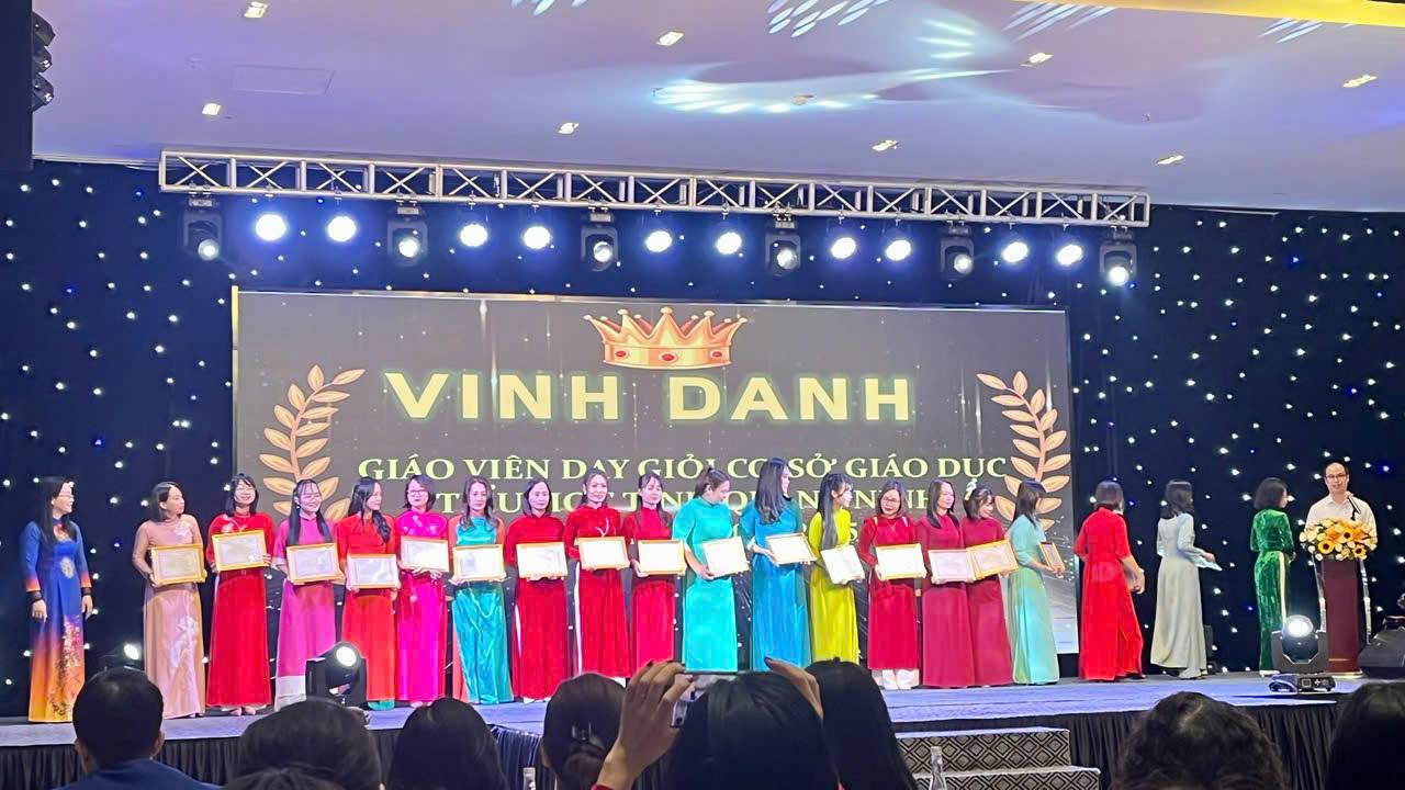 NỐI TIẾP NIỀM TỰ HÀO – CÁC CÔ GIÁO TRƯỜNG TIỂU HỌC BÃI CHÁY TỎA SÁNG TẠI HỘI THI GIÁO VIÊN DẠY GIỎI CẤP TỈNH