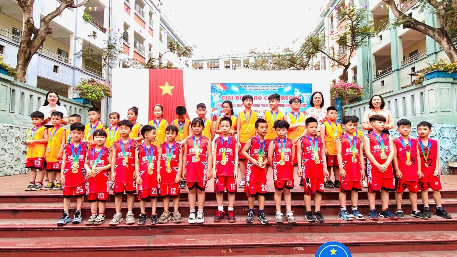 ĐỘT PHÁ TỪ NHỮNG TRÁI BÓNG CAM- RỰC RỠ GIẢI BÓNG RỔ CẤP TRƯỜNG NĂM HỌC 2024-2025